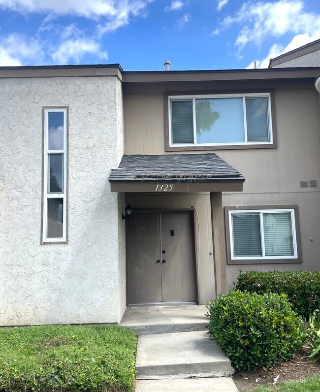 Building Photo - 1325 Cheltenham Ln