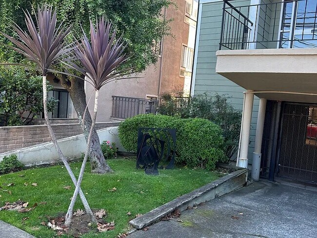 Photo - 1405 Oak Grove Ave Unit 106