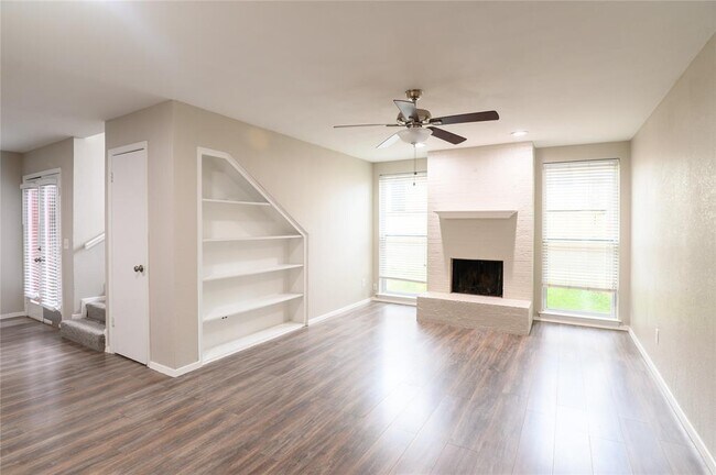 Photo - 1910 Shorewood Dr