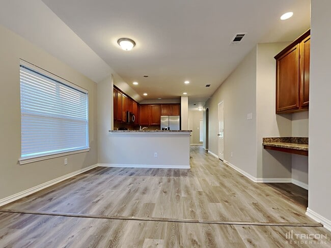 Photo - 2413 Castle Creek Dr