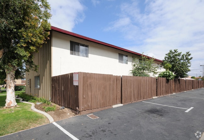 Countryside Townhomes Apartments