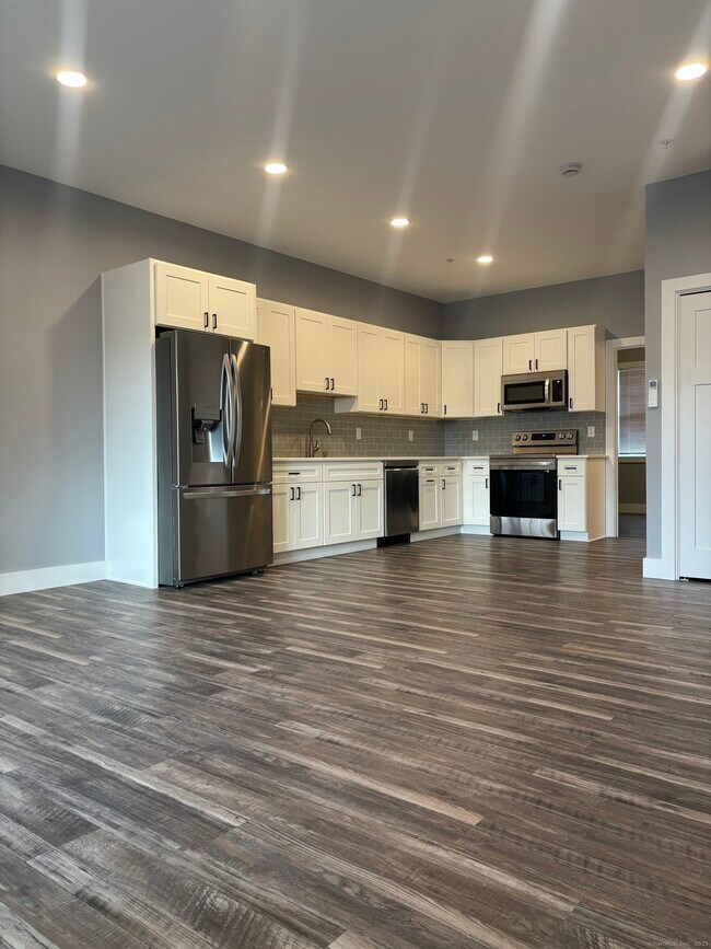 Photo - 303 Norwich-New London Turnpike