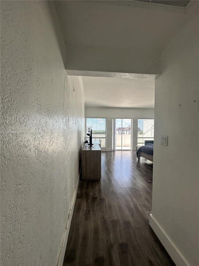 Photo - 700 Biltmore Way Unit 1216