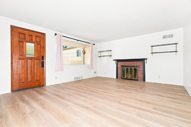 Photo - Charming Shoreline Rambler with Large Backyard & Garage- Available Now- FOR RENT
