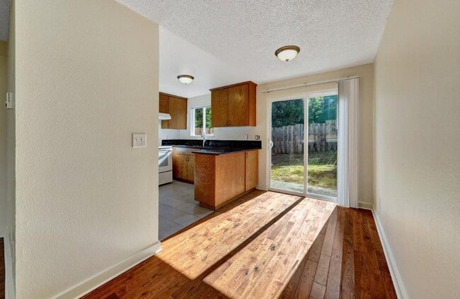 Building Photo - 5147 NE Killingsworth Street Rental