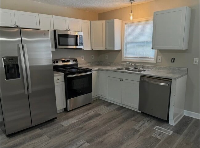 Photo - 202 Charles St