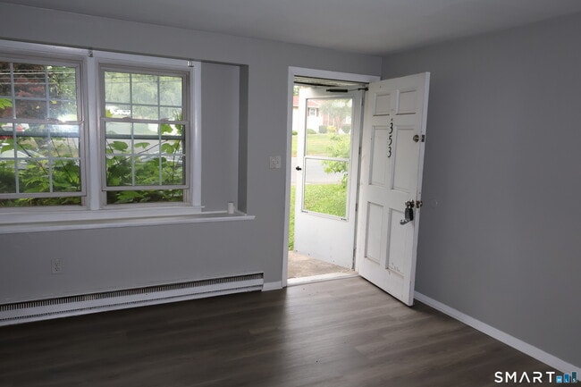 Photo - 353 Scott Rd