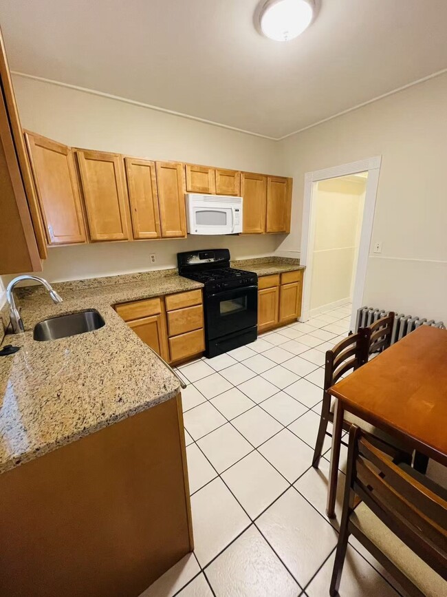 Building Photo - 158 Kelton St Unit 2