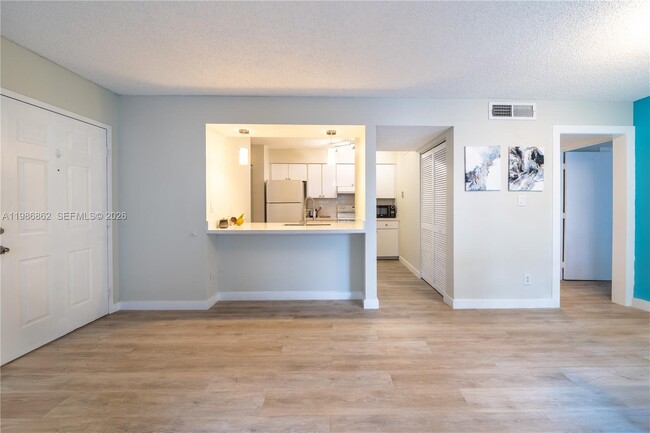 Building Photo - 620 S Park Rd Unit 18-2