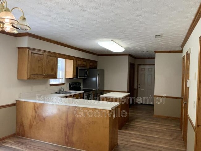 Photo - 207 Courtneybrook Trail