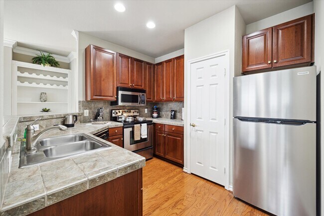 Photo - 2400 McCue Rd