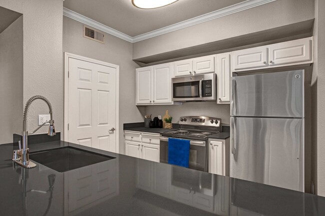 Photo - Broadleaf Apartments