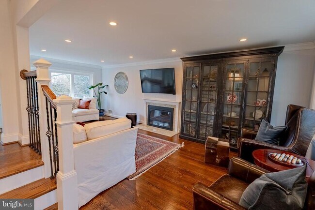 Photo - 308 Old Court House Rd NE