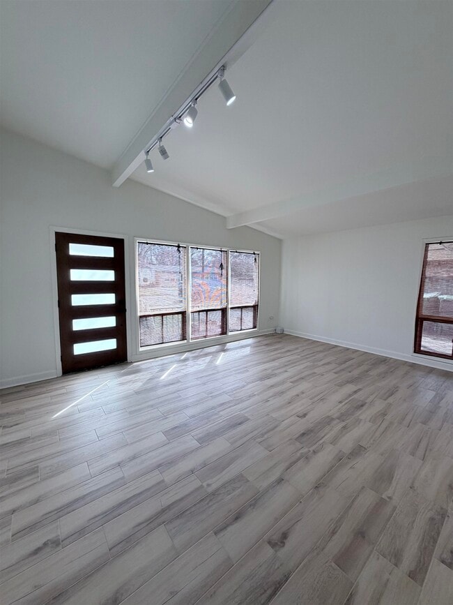 Photo - 5136 Warfield Dr