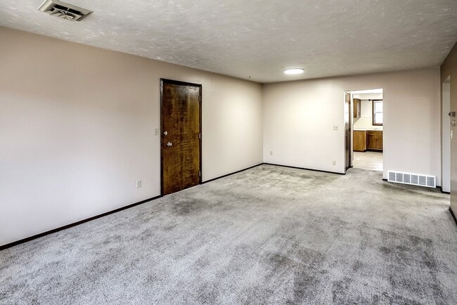 Photo - Spacious 2-Bed and 1-Bath Apartment! Unidad 6640-4