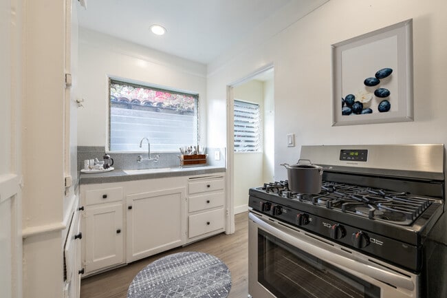 Photo - 941 N. Vendome St.