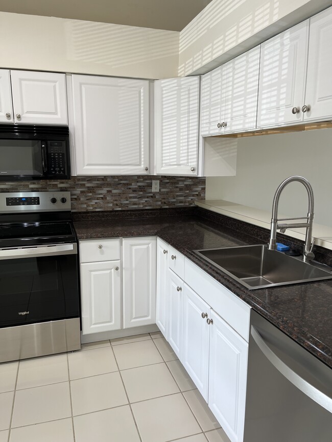 Building Photo - 801 Sabal Ridge Cir Unit F Rental