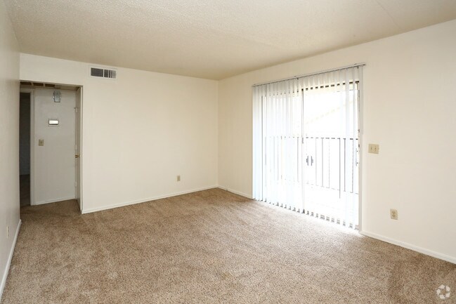 1BR, 1BA - 710SF - Living Area - Ambassador House
