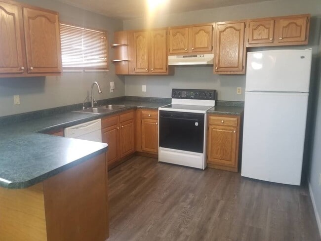 Photo - 200 W St Paul St