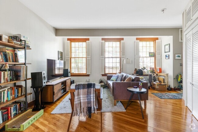 Building Photo - 87 Bristol St Unit 1A Rental