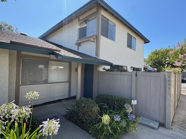 Building Photo - Charming 3 Bedroom in Thousand Oaks Rental