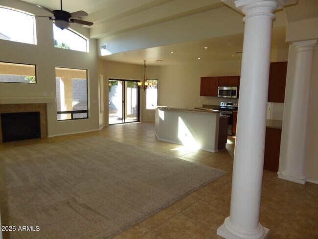 Photo - 1011 W Samantha Way