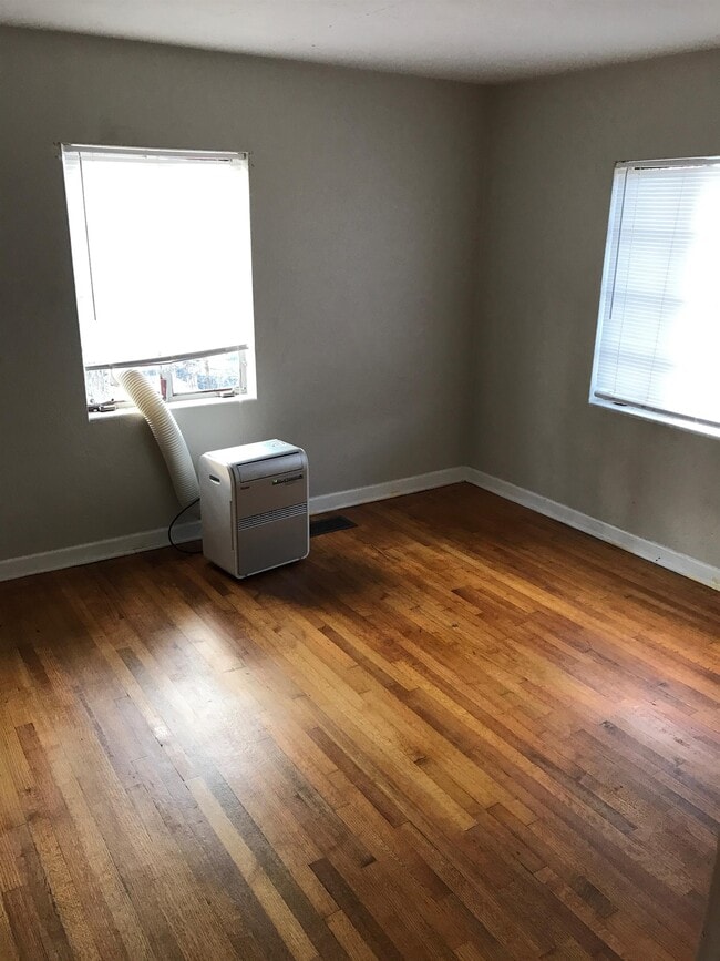 Photo - 1000 W Miller Ave