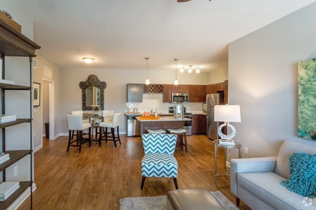 2BR, 2BA - 1088 SF