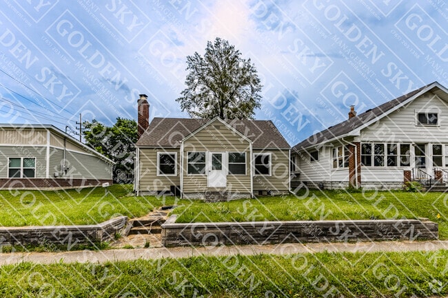 Building Photo - 811 E Memorial Dr Rental