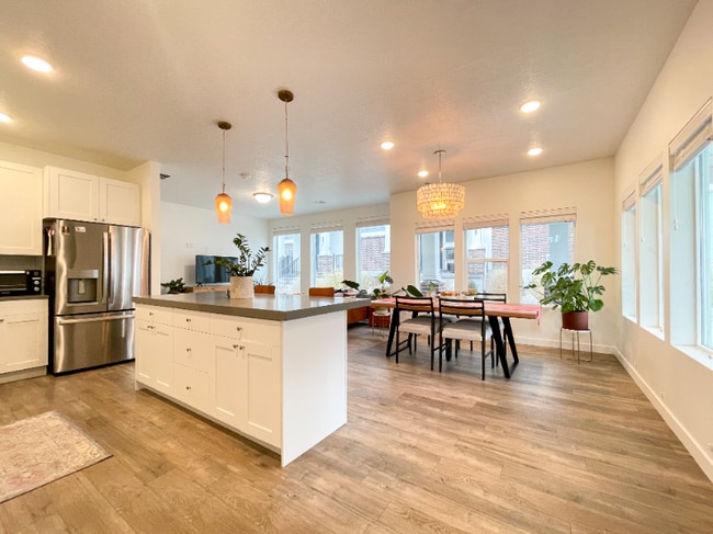 Photo - 348 W 50 N Townhome