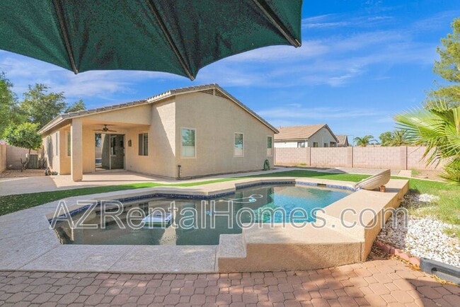 Building Photo - 2190 E Augusta Ave