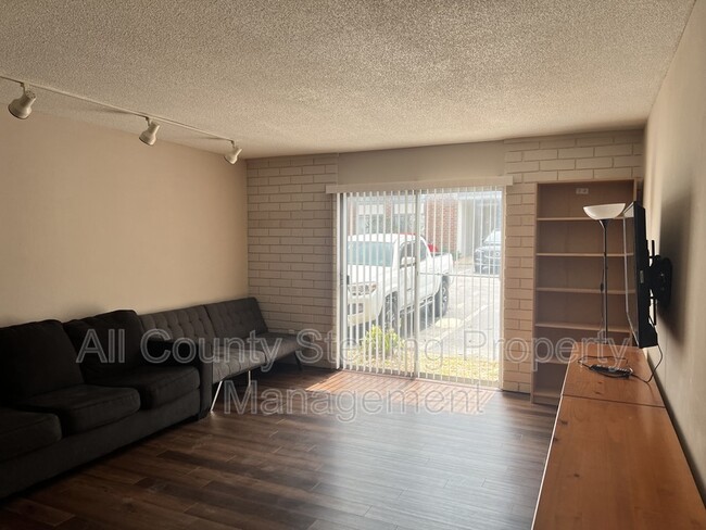 Building Photo - 1700 SW 16th Ct Unit G1