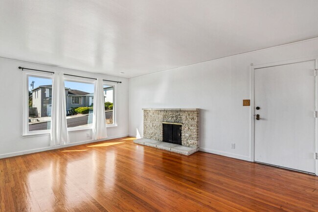 Photo - 1796 Hickory Ave