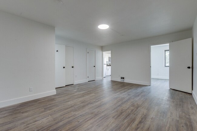 Photo - 732 E Warrington Ave Unidad 2nd Floor Front
