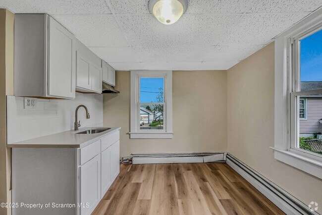 Building Photo - 918 Maple St Rental