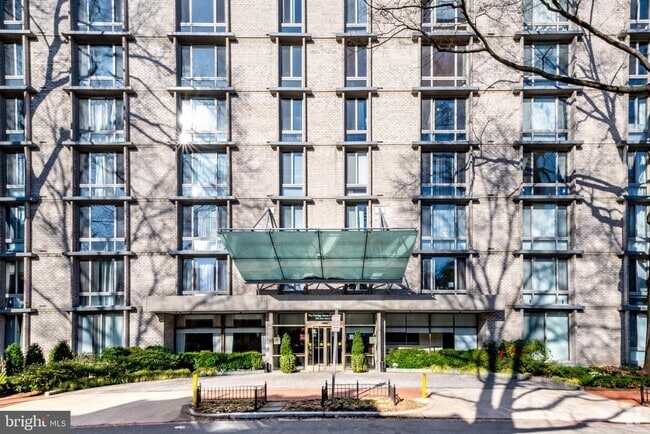 Building Photo - 940 25th St NW Unit 107-S Rental