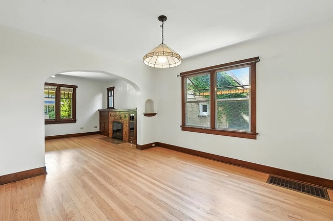 Photo - 449 S High St