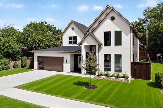 Building Photo - 1840 Highland Dr E