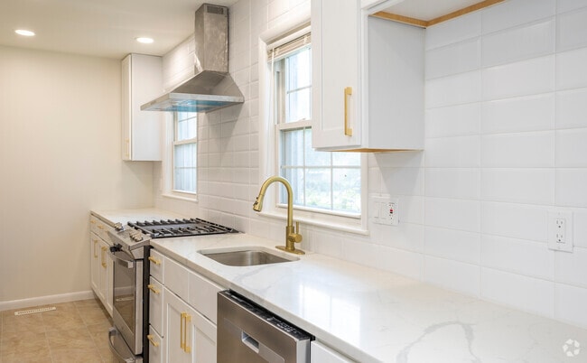 3BR, 2.5BA - 1750 SF