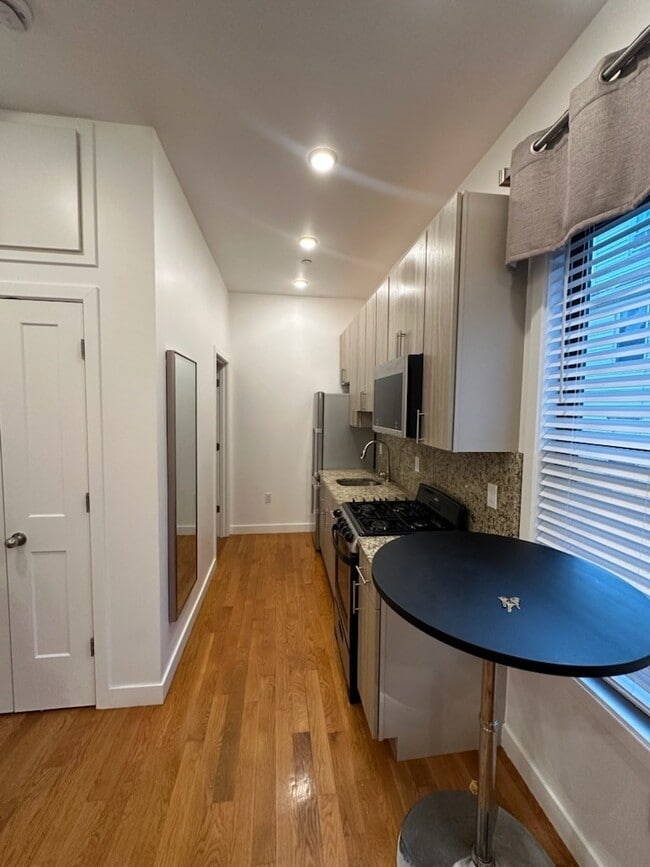 9 6th St Unit 2