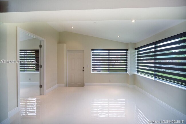 Photo - 1748 NE 180th St