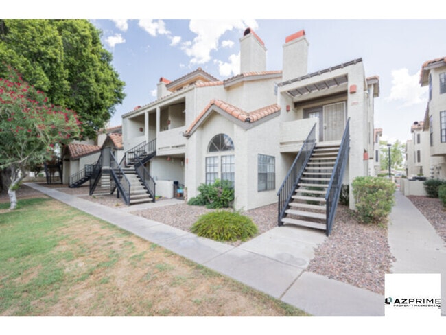 Building Photo - Live elevated in this premium upper-level ... Rental