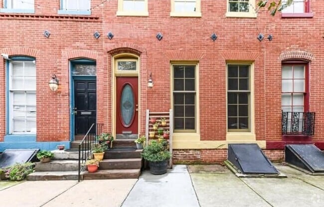 Building Photo - 1317 Hollins St Rental