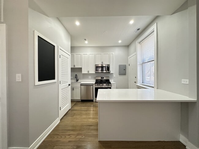 Photo - 3828 N Wilton Ave Unit J03P