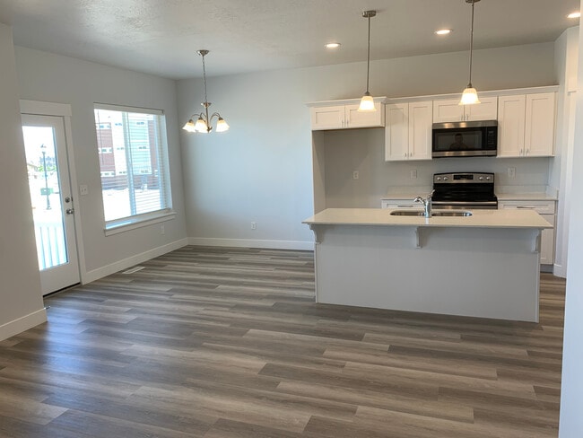 Photo - Rodrigues - Hendry Ln