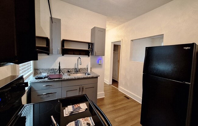 Photo - 311 W 27th St