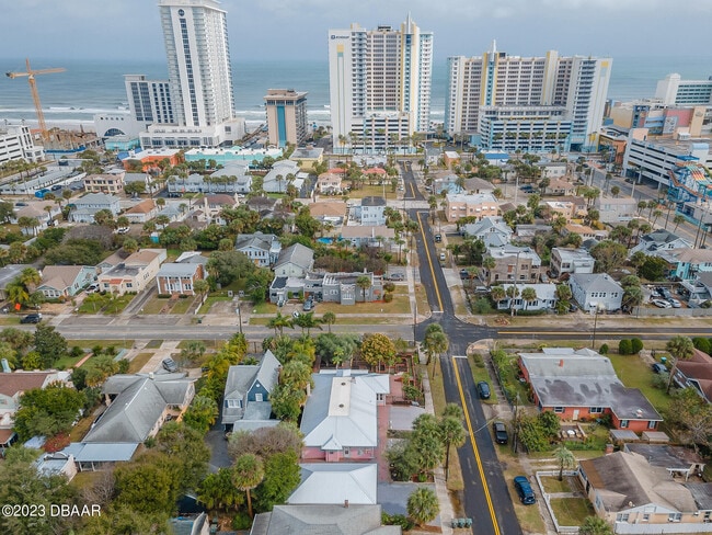 Photo - 401 N Wild Olive Ave