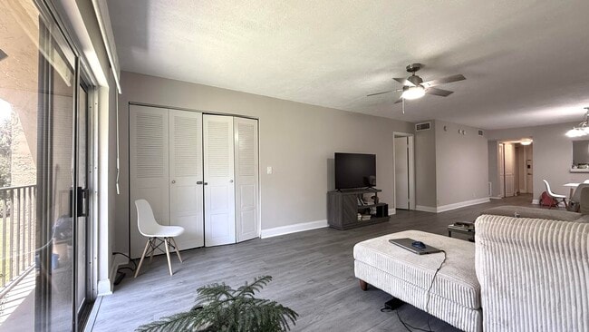 Photo - 2925 SW 22nd Ave Unit 203