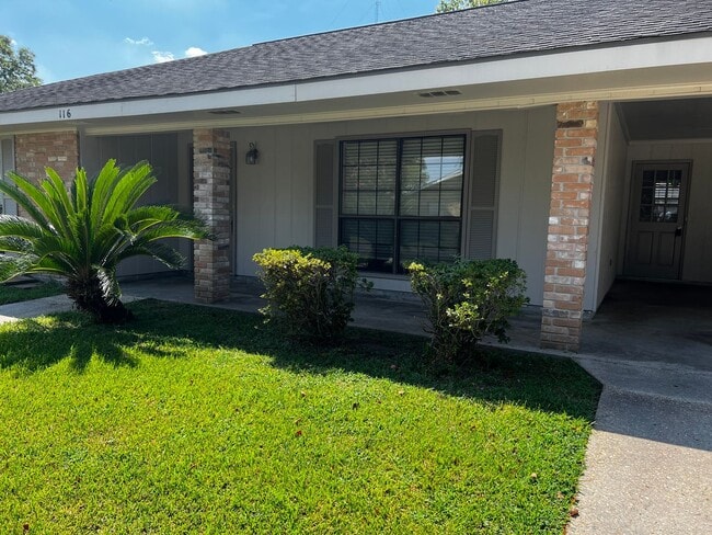 Photo - 4 Bedroom, 2 Bathroom, large yard, 2 car c...