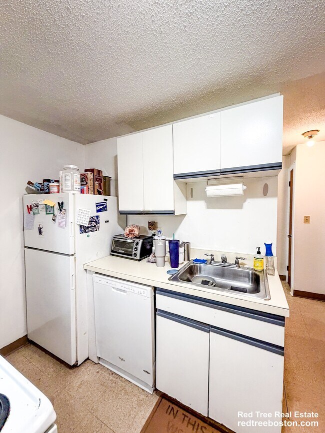 Kitchen Sink, Fridge, & Dishwasher - 21 Kinross Rd Unit 1